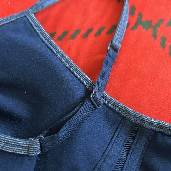 Under Armour workout tank built in bra, L, awesome condition - Picture 5 of 7